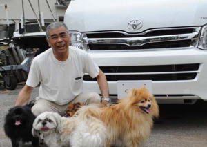 犬と一緒に車中泊 犬とハイエース キャンピングカー ワンボックスで車中泊